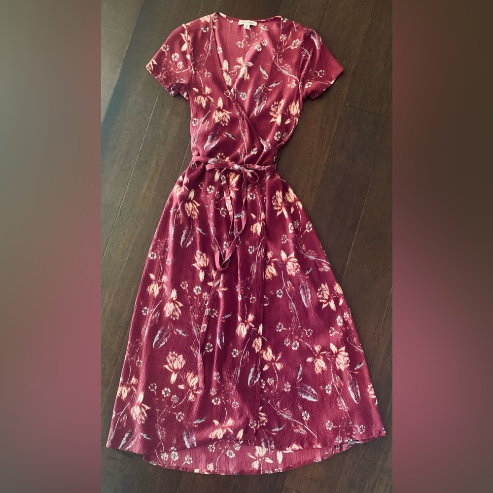 Billabong  “Wrap me Up” Women’s Burgundy Floral V-Neck Midi Wrap Dress SZ M 6-8